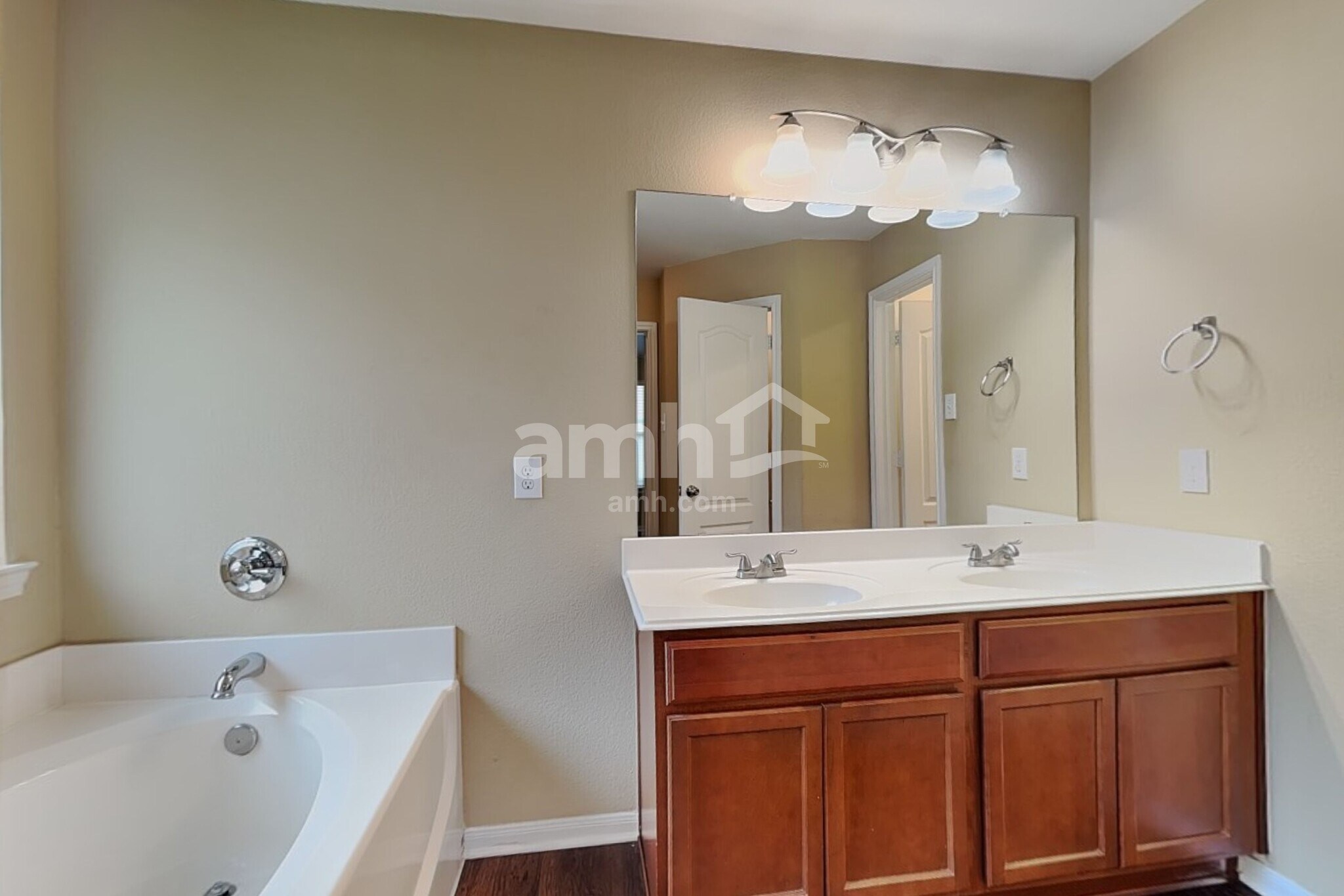Building Photo - 28606 Lockeridge Farms Dr