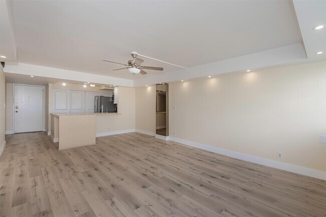 Building Photo - 1400 S Ocean Dr