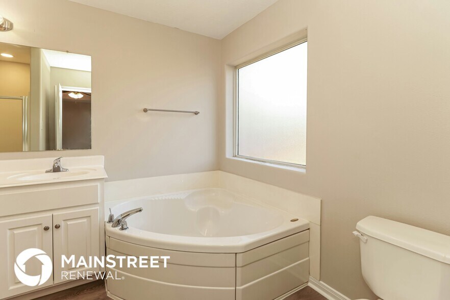 Building Photo - 16360 Hidden River Ct