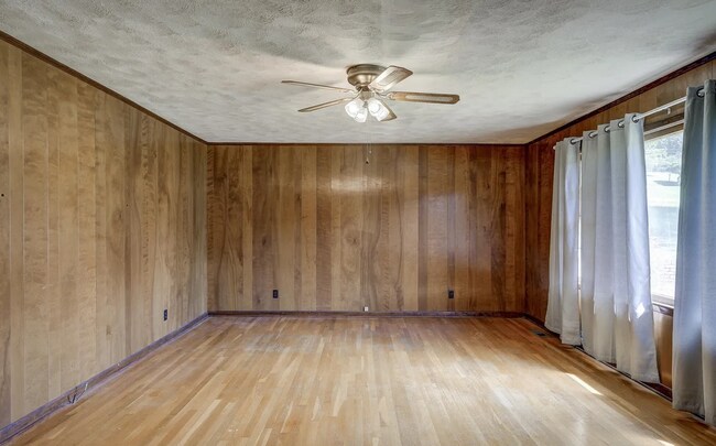 Building Photo - 223 Sequoyah Dr