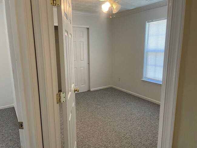 Building Photo - 4781 Cullen Rd