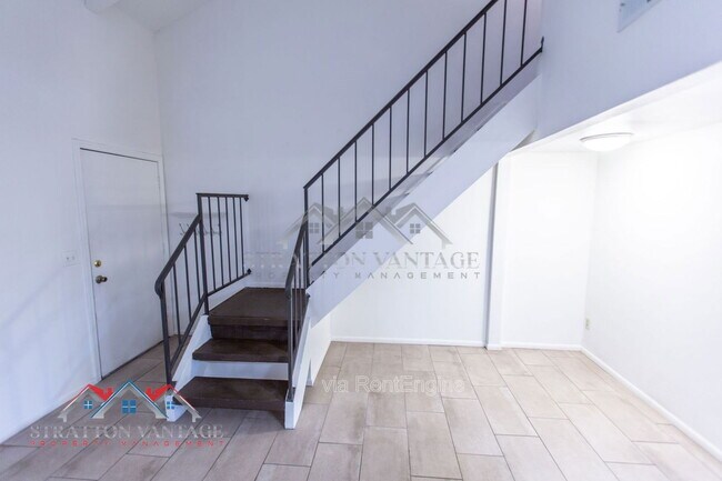 Building Photo - 1831 W Mulberry Dr