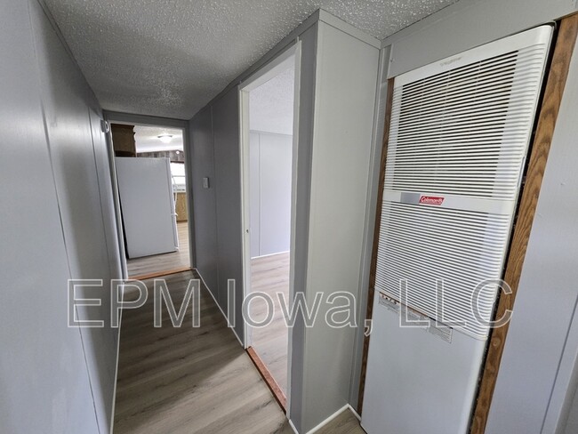 Building Photo - 700 W Ridgeway Ave