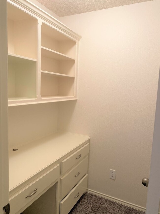 Building Photo - **BEAUTIFUL WESTCHESTER PARK HOME**