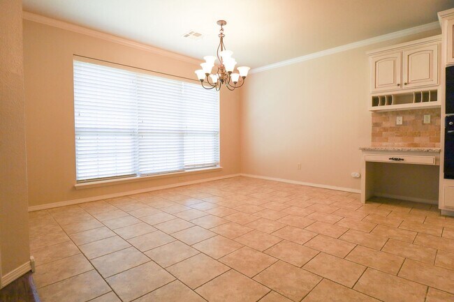 Building Photo - Spacious 4 bedroom 3 bathroom home In Sand Springs