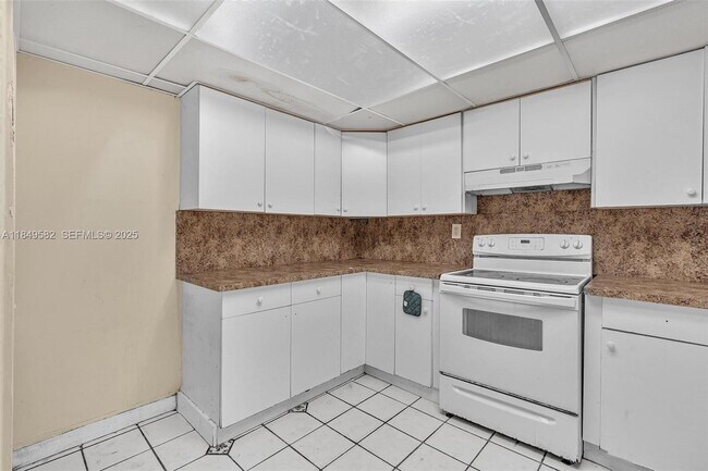 Building Photo - 3750 SW 60th Terrace