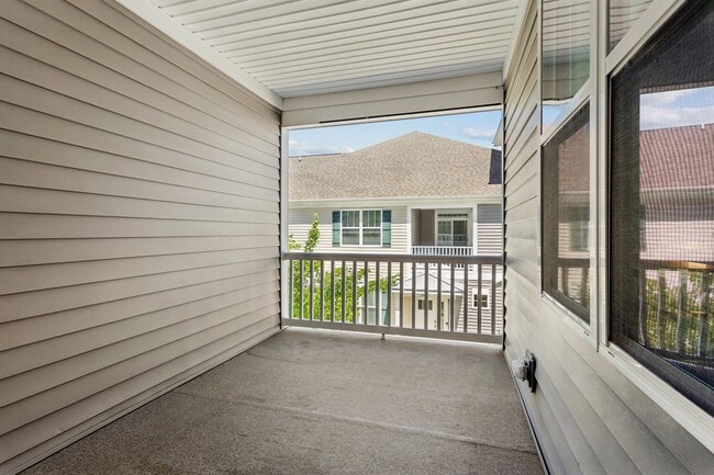 Building Photo - End Unit 2BR Condo with Garage, Balcony & Open Living