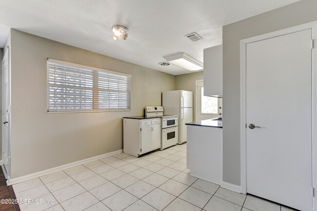 Building Photo - 748 Foxbriar Cove