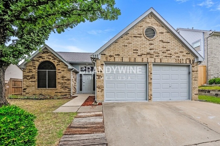 Building Photo - 737 Lionel Way