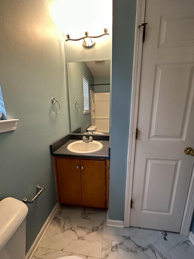 Building Photo - 160 Mills Run Dr