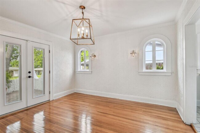 Building Photo - 3120 S Julia Cir