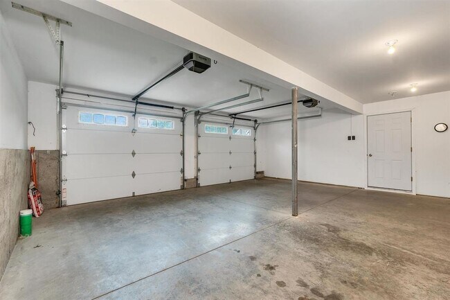 Building Photo - 4 Mill Pond Rd