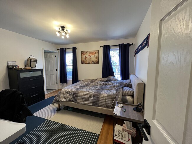 Building Photo - 241 Pine St