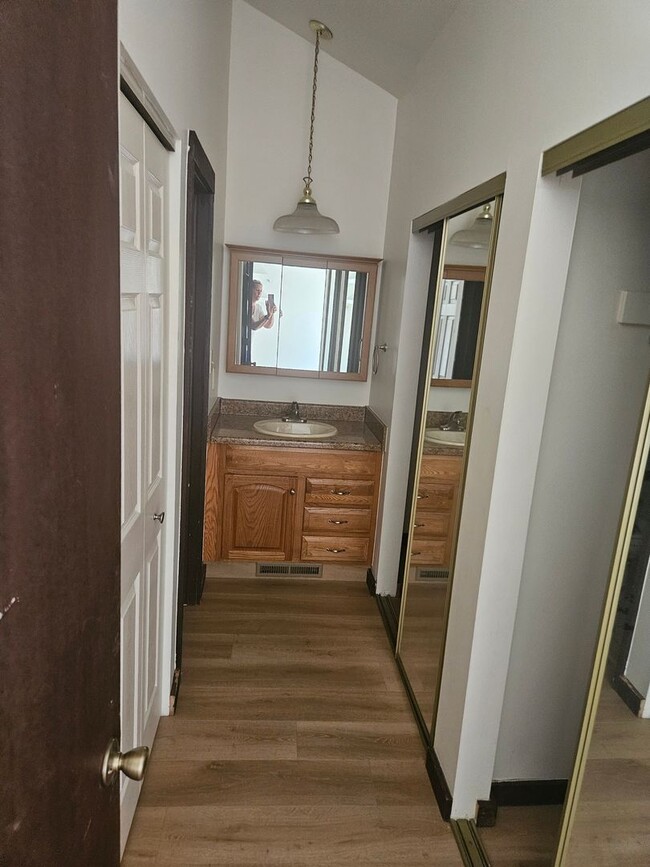 Building Photo - Cozy 3 Bedroom Townhome Near CSU