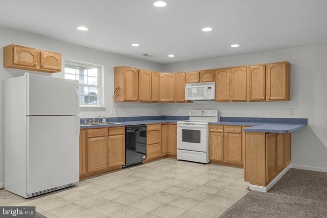 Building Photo - 41166 Glenwood Pl