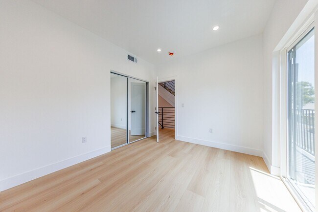 Building Photo - 1063 S Corning St