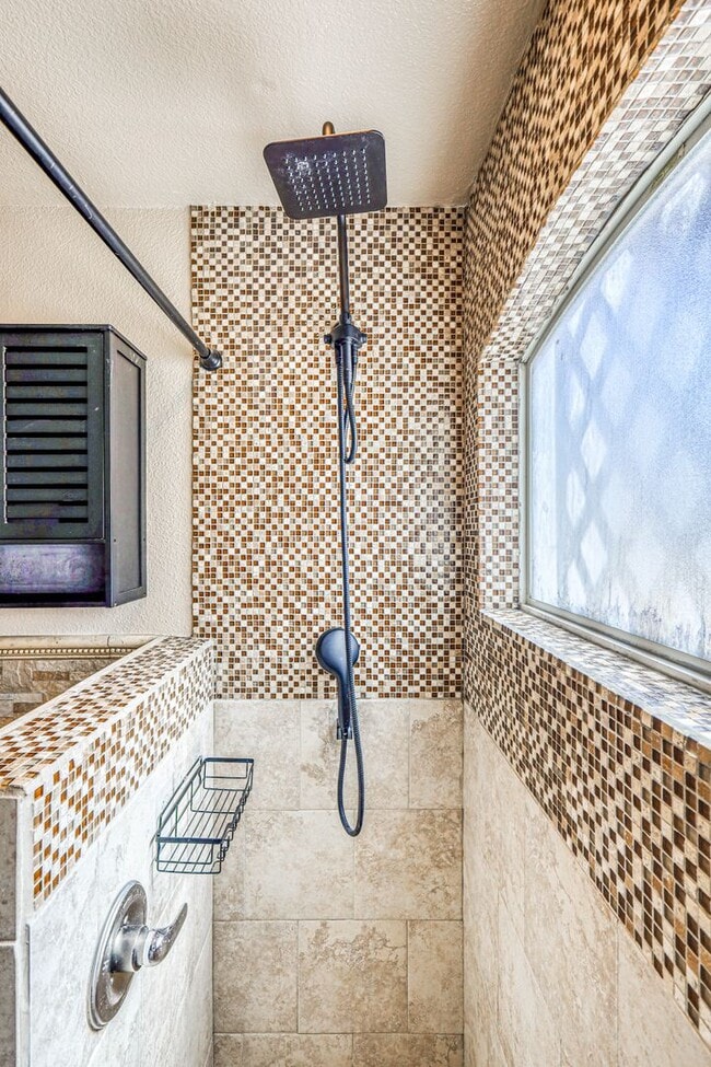 Building Photo - 5948 Anapaula Dr