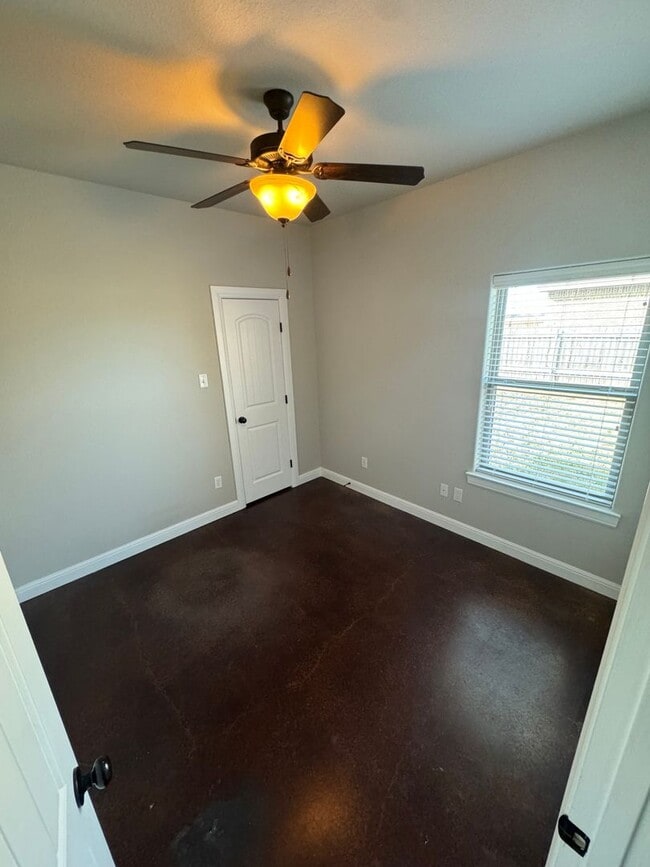 Building Photo - 3/2 in BROCK ISD - LAWN CARE INCLUDED - Pe...