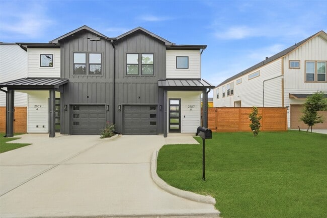 Building Photo - 2107 Esther Dr
