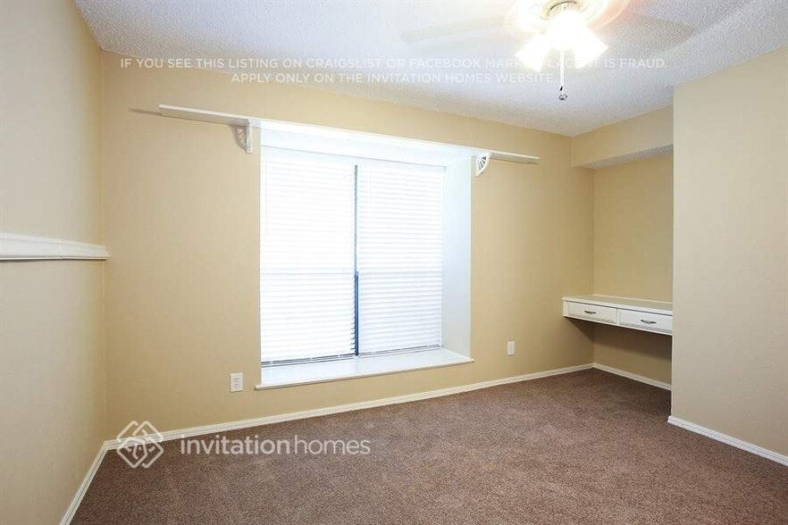Building Photo - 1409 Carriage Ln