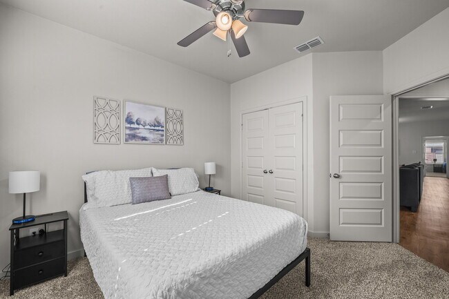 Building Photo - Spacious Townhome Located South Of Town Near Cooper Elementary