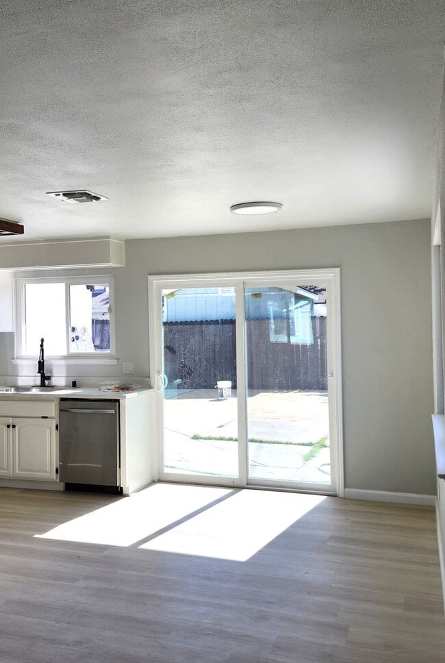 Building Photo - 3/2- Newly Renovated & Energy Efficient in...