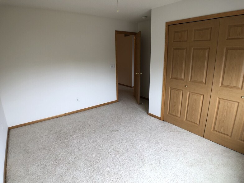 Building Photo - 1575 Hummingbird St