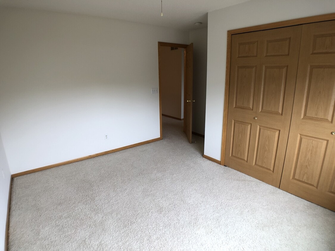 Building Photo - 1575 Hummingbird St