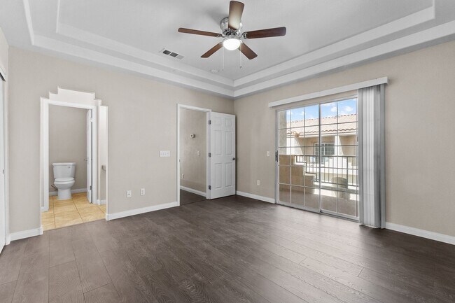Building Photo - Gorgeous 2 Bedroom Townhome with attached ...