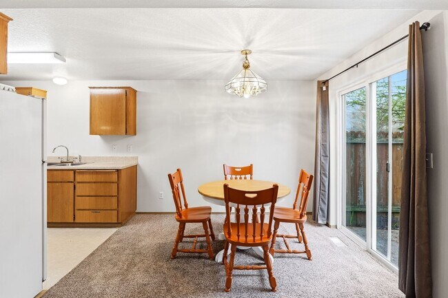 Building Photo - 3 Bedroom Home Near Woodstock Neighborhood