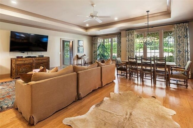 Building Photo - 5000 Long Island Dr