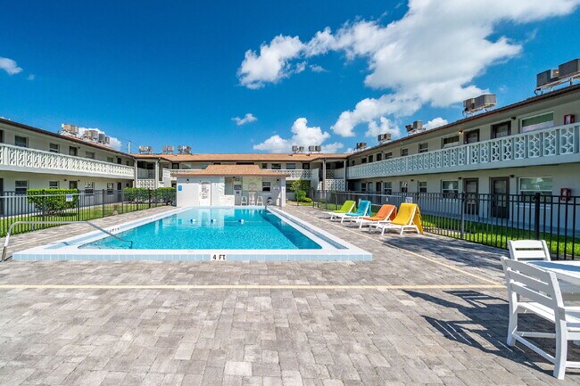 Building Photo - Updated 1 bedroom condo near the river!