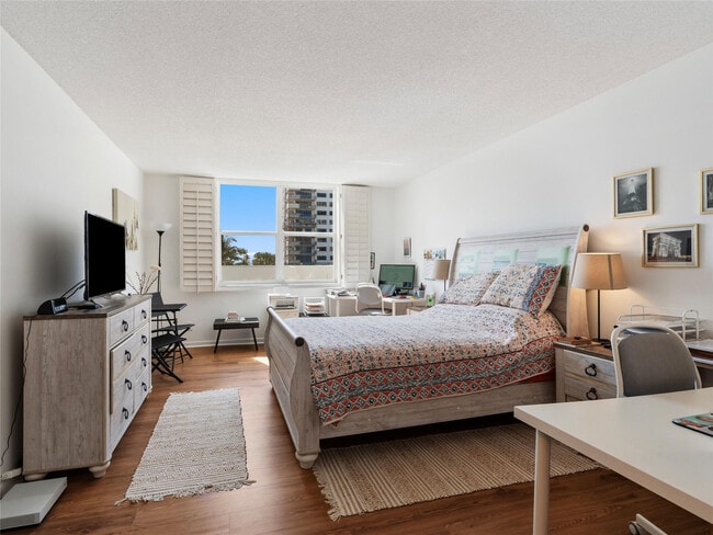 Building Photo - 5200 N Ocean Blvd