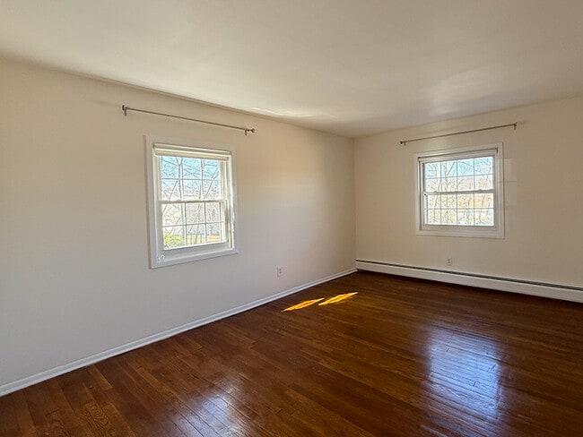 Building Photo - 45 Wedgewood Dr