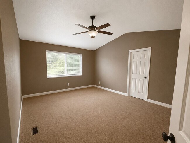 Building Photo - 742 Rambleton Dr
