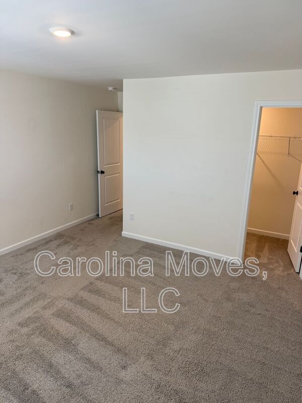 Building Photo - 903A Gibbons Street