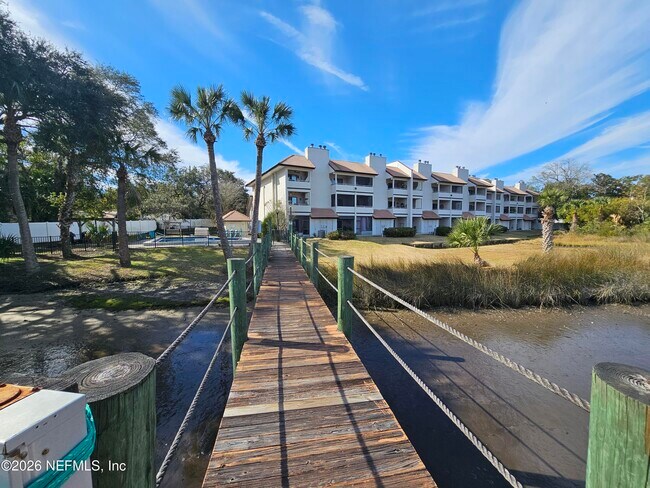 Building Photo - 1307 River Hills Cir E