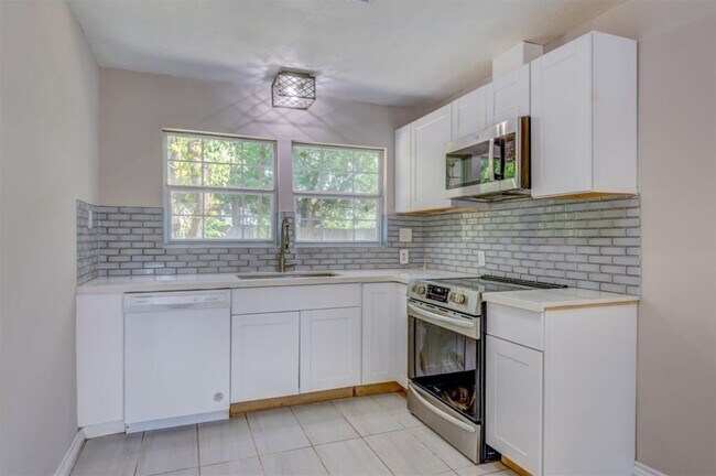 Building Photo - 5647 Belarbor St