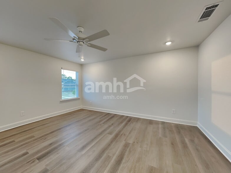 Building Photo - 314 Golucke Way