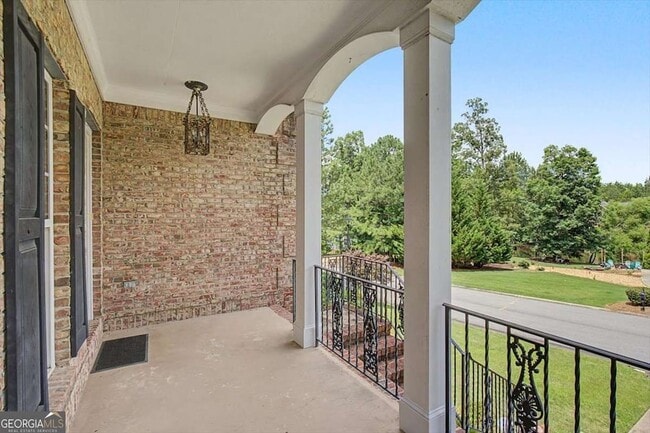 Building Photo - 6 Stonebrook Dr