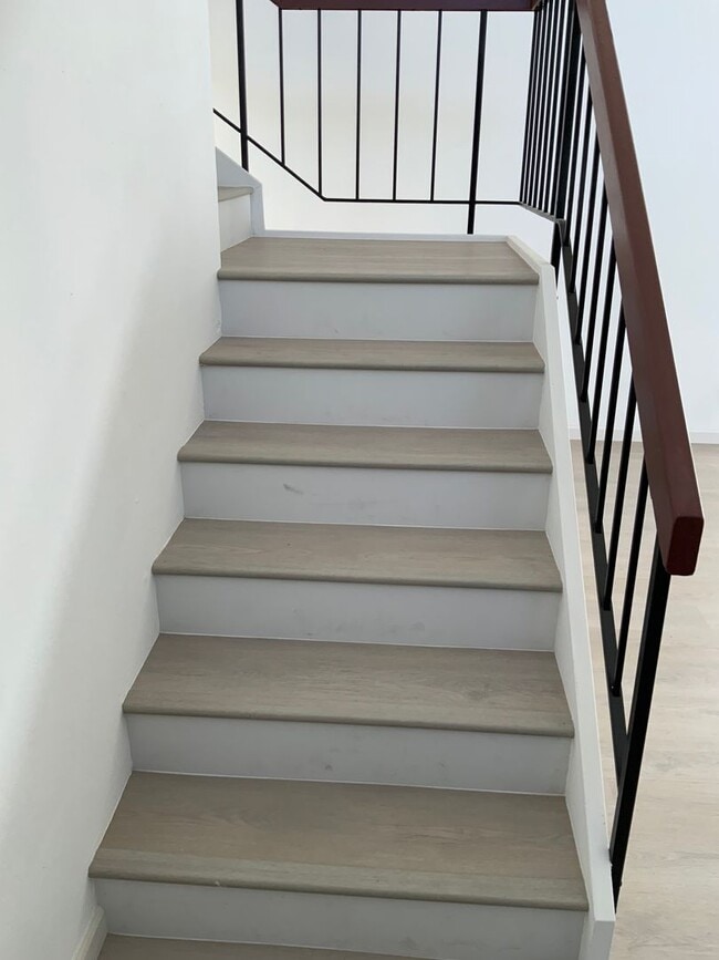 Building Photo - Stunning Remodeled 4 bedroom Hercules Home