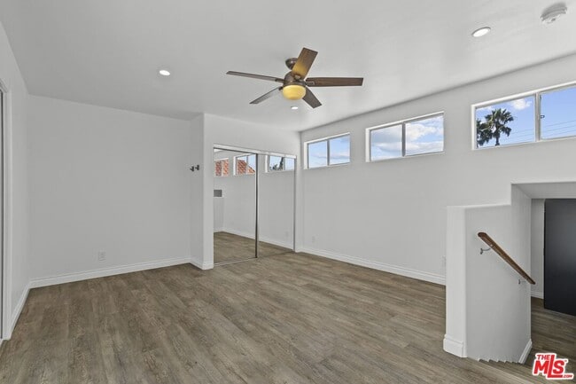 Building Photo - 205 7th Ave