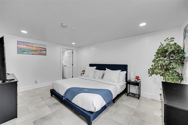 Building Photo - 400 NE 26th Dr