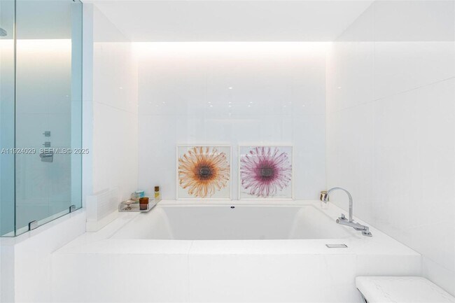 Building Photo - 17121 Collins Ave