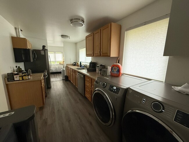 Building Photo - 2440 Wickstrom Pl SW