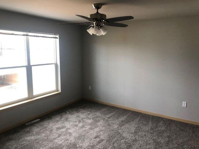 Master bedroom - 6058 Driscoll Dr