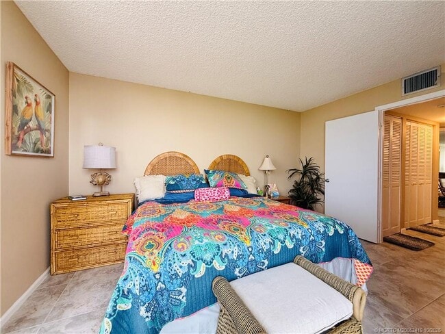 Building Photo - 9500 S Ocean Dr