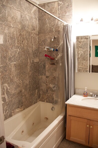 Building Photo - 23 Aspinwall Ave