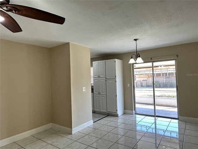 Building Photo - 27 W Country Cove Way