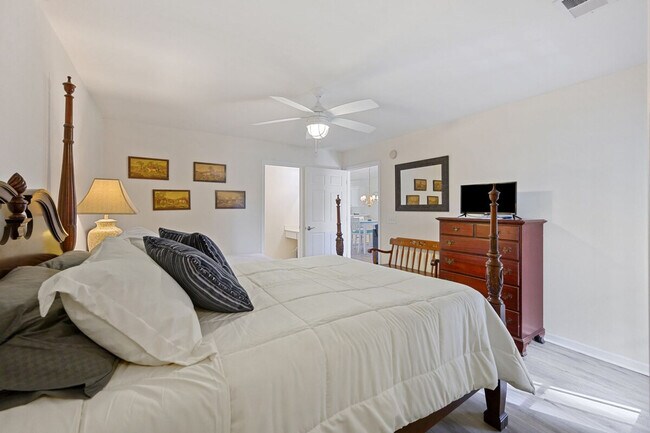 Building Photo - 987 Blue Stem Dr